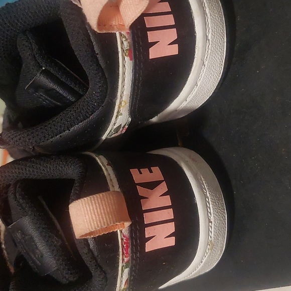 TODDLER NIKES - Picture 3 of 4